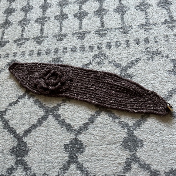 Brown Knit/Crochet Headband/Ear Warmer Flower Button Back One Size - Picture 6 of 11